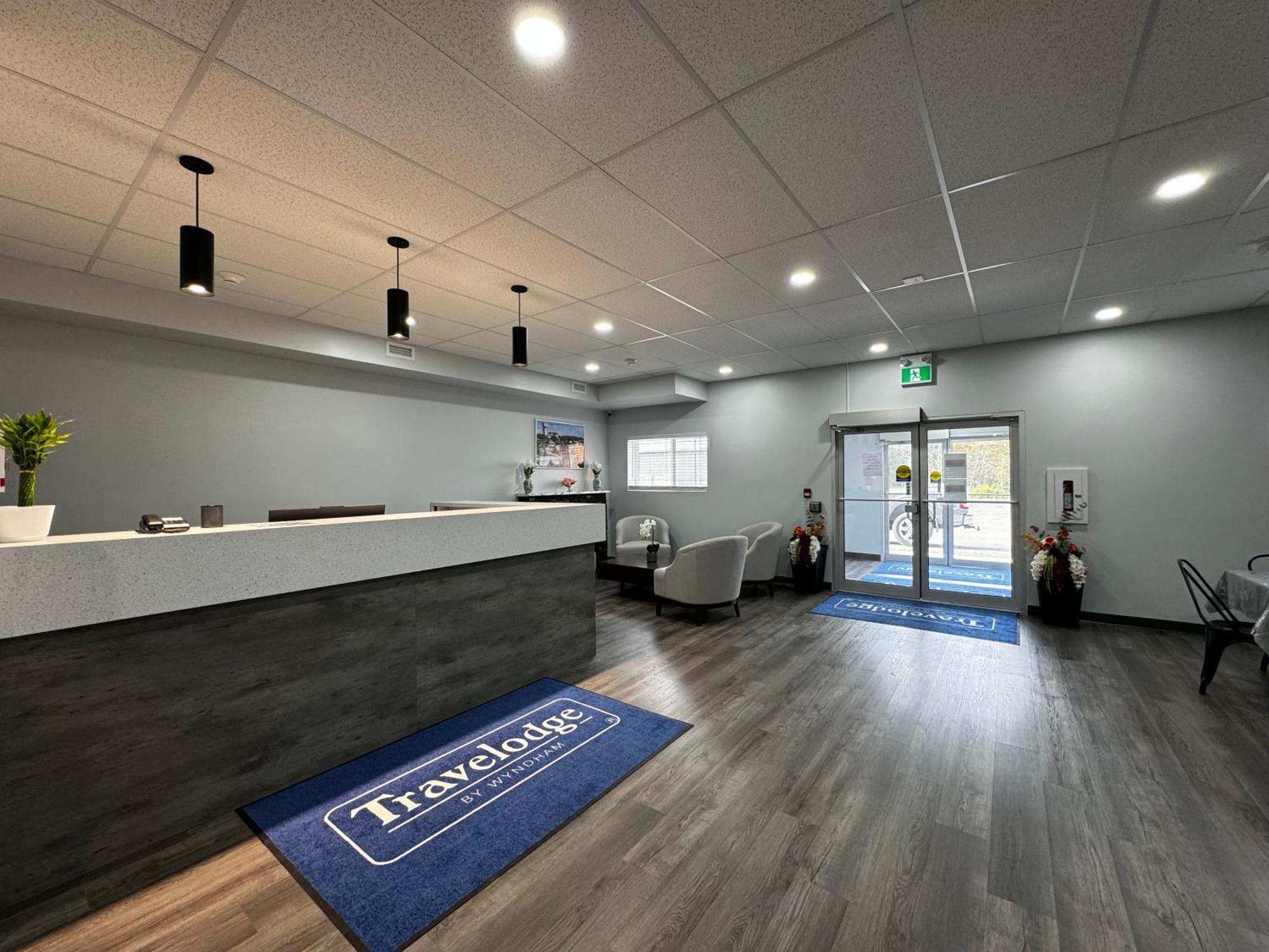 Travelodge By Wyndham Cochrane Zewnętrze zdjęcie