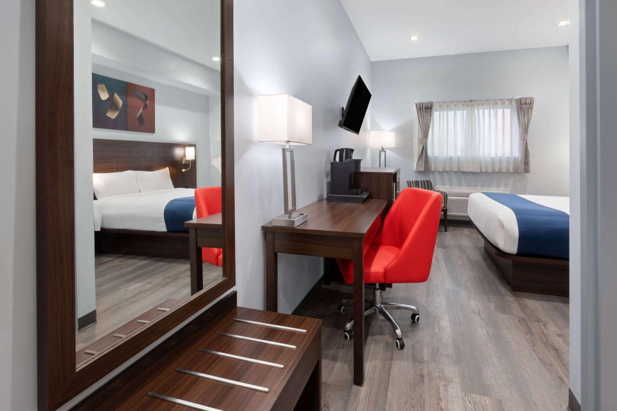 Travelodge By Wyndham Cochrane Zewnętrze zdjęcie