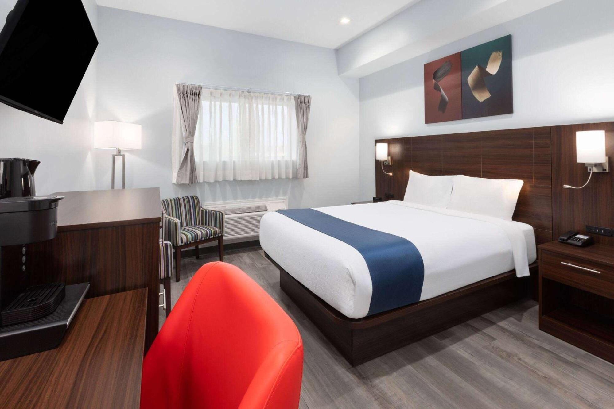 Travelodge By Wyndham Cochrane Zewnętrze zdjęcie