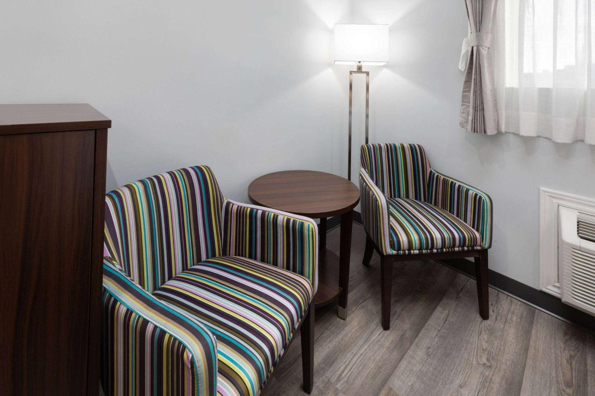 Travelodge By Wyndham Cochrane Zewnętrze zdjęcie