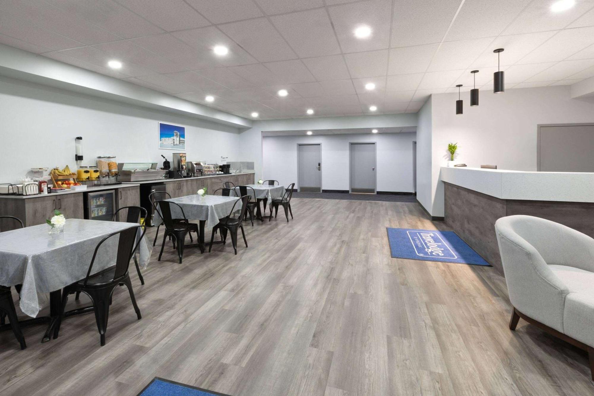 Travelodge By Wyndham Cochrane Zewnętrze zdjęcie