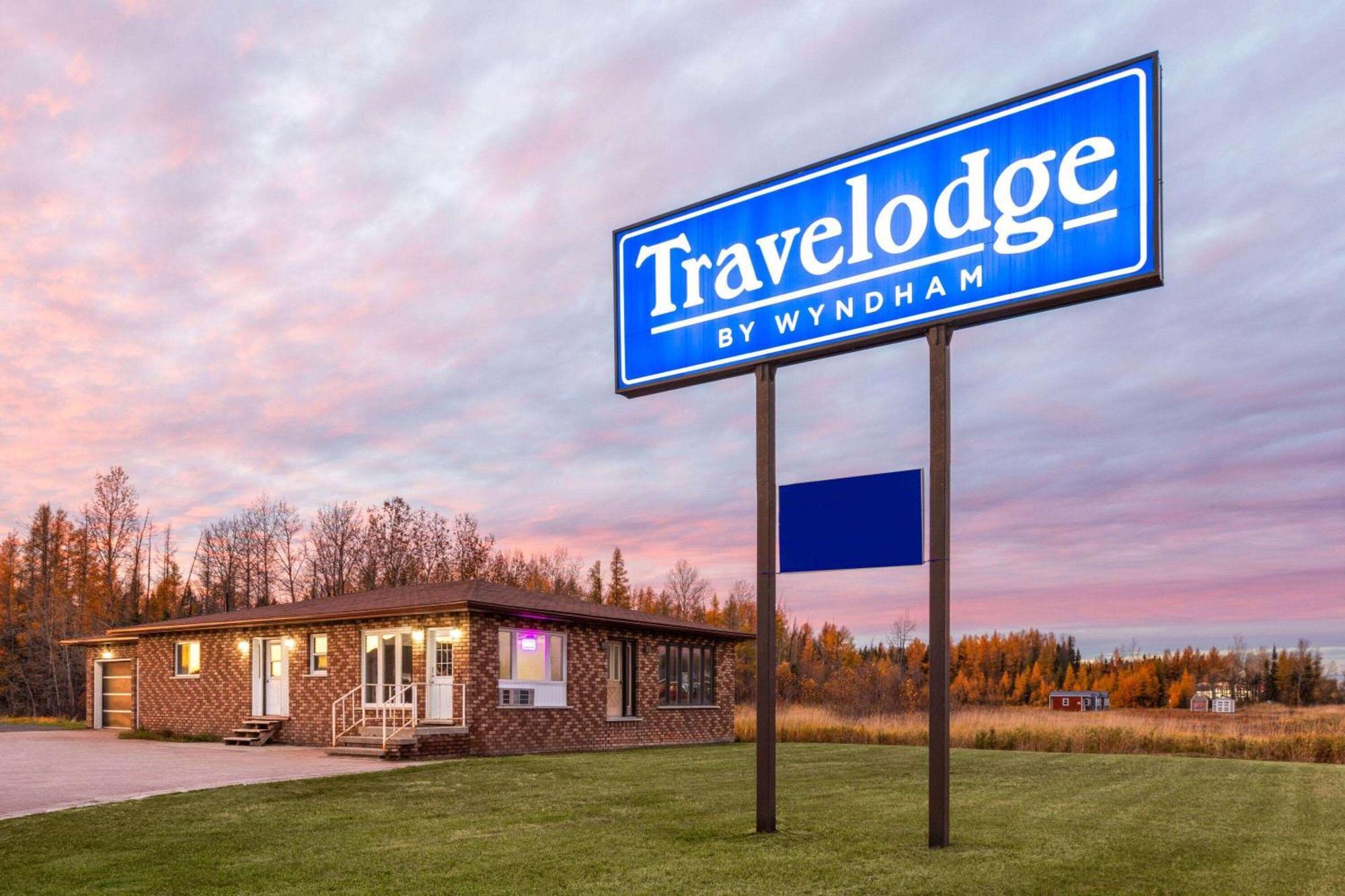 Travelodge By Wyndham Cochrane Zewnętrze zdjęcie