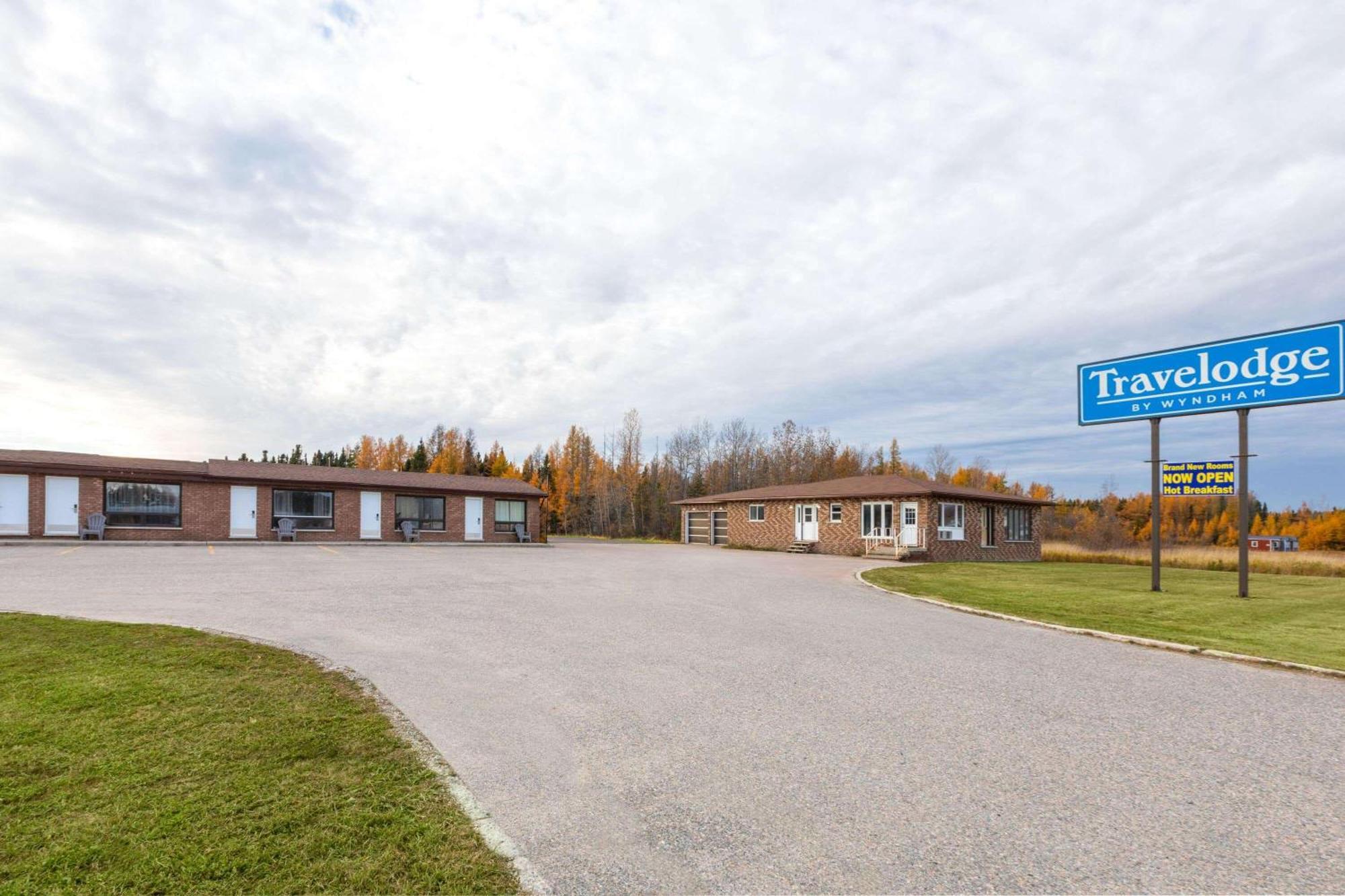 Travelodge By Wyndham Cochrane Zewnętrze zdjęcie